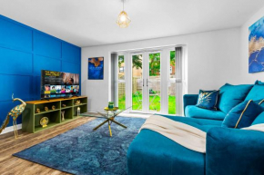 Lavish 3 Bedroom House with ensuite and parking By Azura Nights